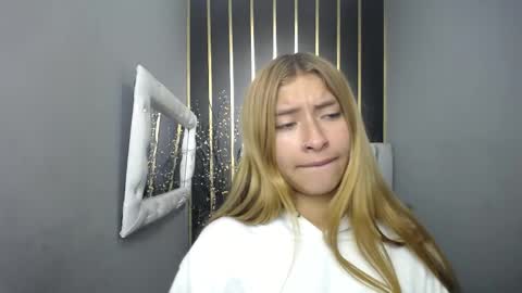 Snapshot of nancy_blonde chatting on May 8, 12:21 pm nancy blonde online show from May 8, 12:21 pm