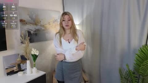 Hello im Lola online show from November 30, 3:10 am