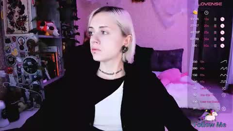 Snapshot of nanitamoore chatting on October 23, 8:13 am Monday-Friday 12-4 AM and 6-9 AM New York time online show from October 23, 8:13 am