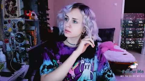 Snapshot of nanitamoore chatting on December 3, 8:07 pm Monday-Friday 12-4 AM and 6-9 AM New York time online show from December 3, 8:07 pm