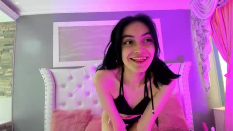 Snapshot of naomi_cooper__ chatting on October 8, 1:31 pm naomi online show from October 8, 1:31 pm
