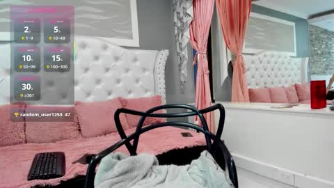 Snapshot of naomi_cooper__ chatting on October 20, 1:33 pm naomi online show from October 20, 1:33 pm