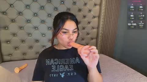 NAOMI online show from April 25, 6:27 pm