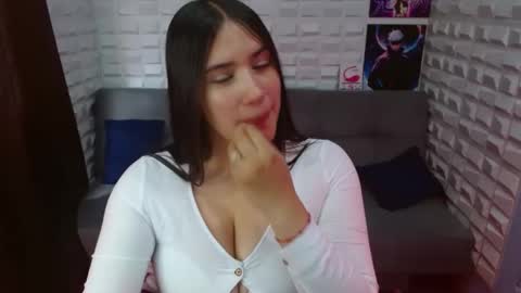 Snapshot of naomi_d chatting on December 23, 7:41 pm naomi_d online show from December 23, 7:41 pm