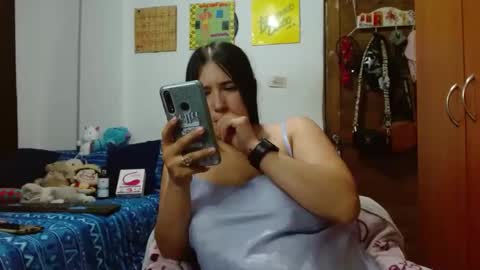 Snapshot of naomi_d chatting on February 18, 10:47 pm naomi_d online show from February 18, 10:47 pm