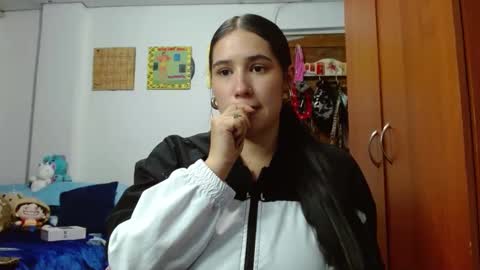 Snapshot of naomi_d chatting on March 11, 10:42 pm naomi_d online show from March 11, 10:42 pm