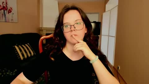 Snapshot of naomi_di chatting on June 23, 12:14 pm naomi_di online show from June 23, 12:14 pm
