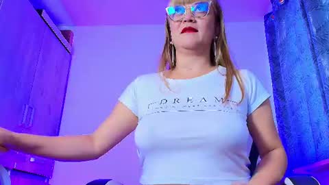 Snapshot of naomi_diamond_ chatting on July 11, 11:46 am Naomi online show from July 11, 11:46 am