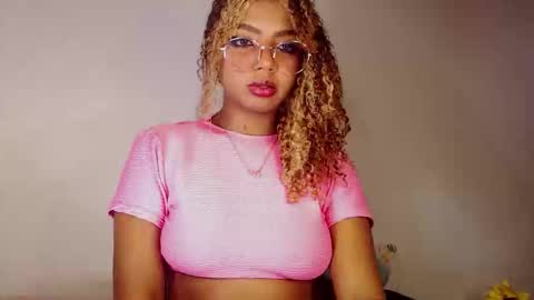 Snapshot of naomi_rider77 chatting on September 19, 10:49 am mara Jos online show from September 19, 10:49 am