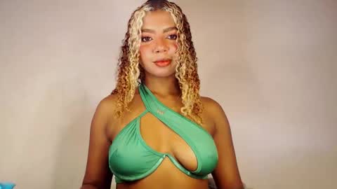 Snapshot of naomi_rider77 chatting on November 7, 5:13 pm mara Jos online show from November 7, 5:13 pm