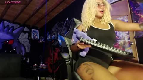 Snapshot of naomi_rider77 chatting on April 12, 4:17 am mara Jos online show from April 12, 4:17 am