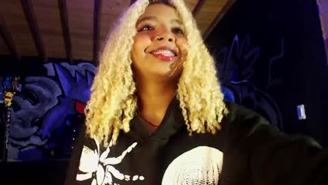 Snapshot of naomi_rider77 chatting on April 15, 6:31 am mara Jos online show from April 15, 6:31 am