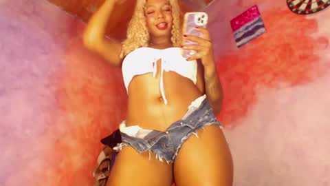 Snapshot of naomi_rider77 chatting on June 14, 12:41 am mara Jos online show from June 14, 12:41 am