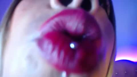 Snapshot of naomi_shayk chatting on June 5, 6:57 pm naomi_shayk online show from June 5, 6:57 pm