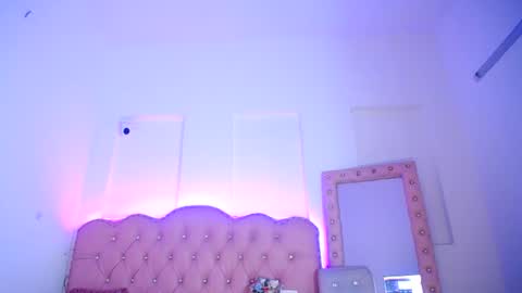 Snapshot of naomi_shayk chatting on August 4, 6:32 pm naomi_shayk online show from August 4, 6:32 pm