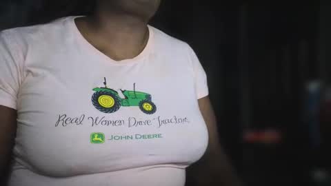 Snapshot of naomifux chatting on November 6, 9:43 am Naomi online show from November 6, 9:43 am