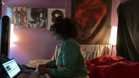 Snapshot of naomifux chatting on December 15, 9:52 pm Naomi online show from December 15, 9:52 pm