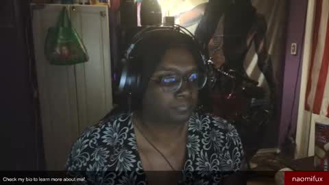 Snapshot of naomifux chatting on February 4, 3:23 am Naomi online show from February 4, 3:23 am