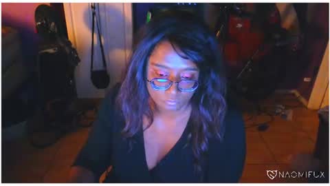 Snapshot of naomifux chatting on June 24, 3:16 am Naomi online show from June 24, 3:16 am