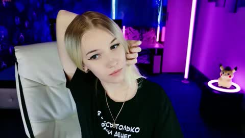 naomihita online show from February 28, 11:33 am