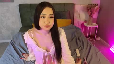 Snapshot of naomikim_ chatting on February 4, 5:57 am Naomi online show from February 4, 5:57 am