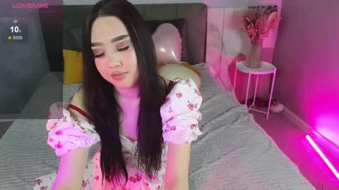 Snapshot of naomikim_ chatting on February 14, 1:35 am Naomi online show from February 14, 1:35 am