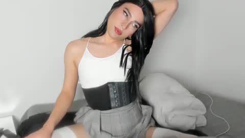Snapshot of naomimoore chatting on October 9, 11:36 pm Naomi Moore online show from October 9, 11:36 pm