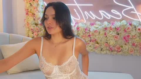 Naomi online show from January 22, 2:46 pm