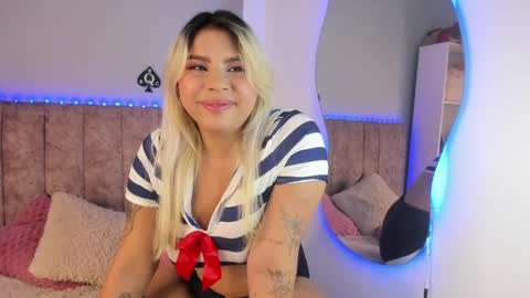 Snapshot of naomisanz_ chatting on May 21, 6:20 am Laura online show from May 21, 6:20 am
