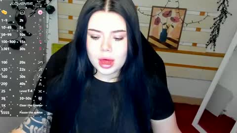 Snapshot of naomivibes chatting on May 6, 7:13 am Naomi online show from May 6, 7:13 am