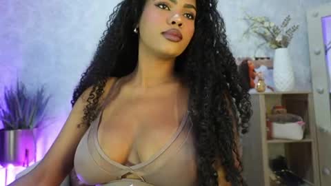 Naomi     online show from May 7, 6:52 am