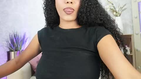 Naomi     online show from May 20, 11:33 pm