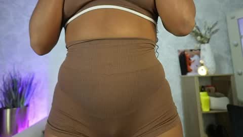 Naomi     online show from May 22, 4:19 am