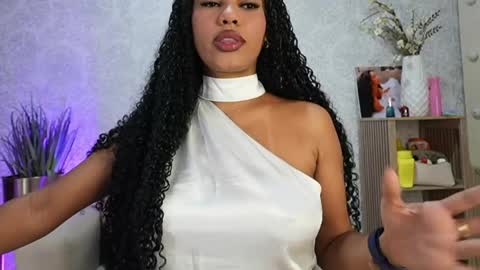 Naomi     online show from May 28, 3:48 am