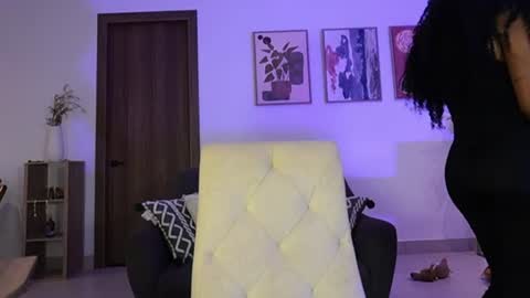Naomi     online show from June 13, 2:53 am