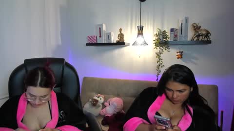 naomy online show from May 13, 9:06 am