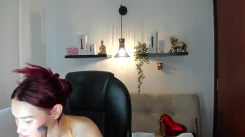 Snapshot of naomy_hot04 chatting on June 21, 10:01 pm naomy online show from June 21, 10:01 pm