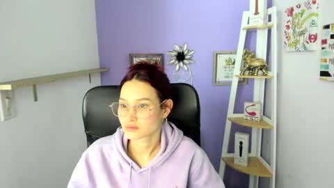 Snapshot of naomy_hot04 chatting on July 8, 3:11 am naomy online show from July 8, 3:11 am