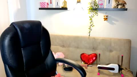Snapshot of naomy_hot04 chatting on July 27, 9:33 pm naomy online show from July 27, 9:33 pm