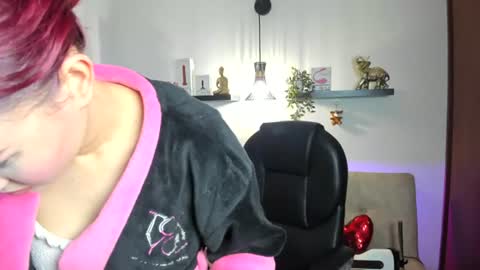 Snapshot of naomy_hot04 chatting on August 1, 1:38 am naomy online show from August 1, 1:38 am