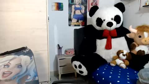Snapshot of naomylux1 chatting on June 12, 2:43 am naomylux1 online show from June 12, 2:43 am