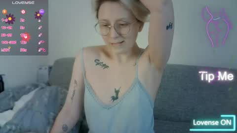 NaozuQAce online show from May 13, 10:01 am