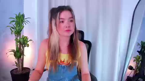 Nashly Fontana online show from March 16, 2:21 pm