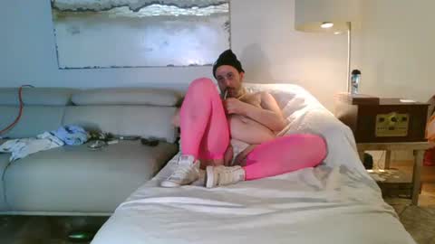 Snapshot of nassobout chatting on February 8, 12:03 am nassobout online show from February 8, 12:03 am