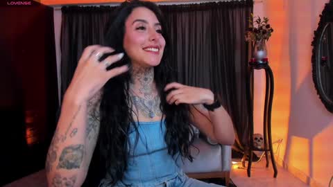 Snapshot of nasty_alice1 chatting on January 24, 2:39 am Goddess Alice online show from January 24, 2:39 am