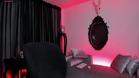 Snapshot of nasty_alice1 chatting on October 31, 4:02 am Goddess Alice online show from October 31, 4:02 am