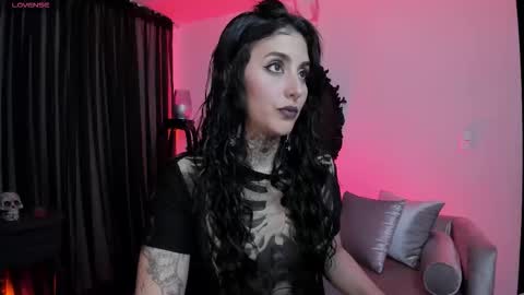 Snapshot of nasty_alice1 chatting on November 6, 5:19 am Goddess Alice online show from November 6, 5:19 am