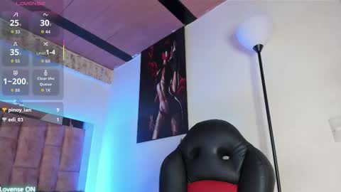 Snapshot of natababe_ chatting on November 7, 12:32 am natababe_ online show from November 7, 12:32 am