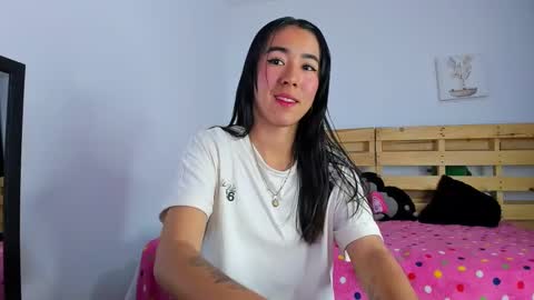 Snapshot of natalia54_ chatting on October 1, 1:33 am NATI  online show from October 1, 1:33 am