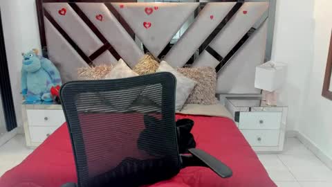 Snapshot of natalia5560 chatting on October 12, 1:21 pm natalia5560 online show from October 12, 1:21 pm